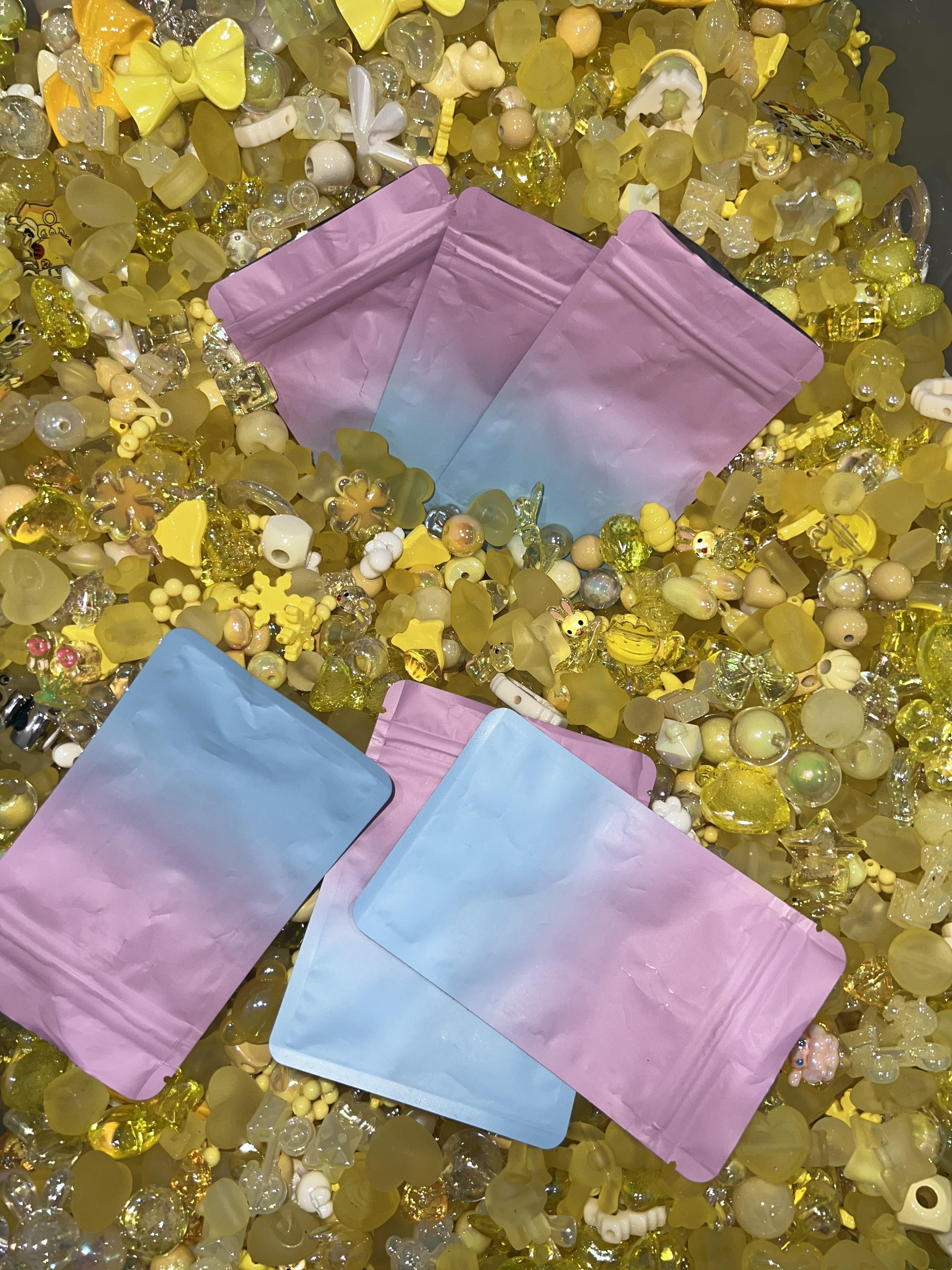 ビーズ初心者に優しいアクリルビーズDIYクラフトキット輝くブレスレット&ストラップクラフトセット自由な織りの創造性のために、見事なブレスレットとキーホルダーを作成してください!