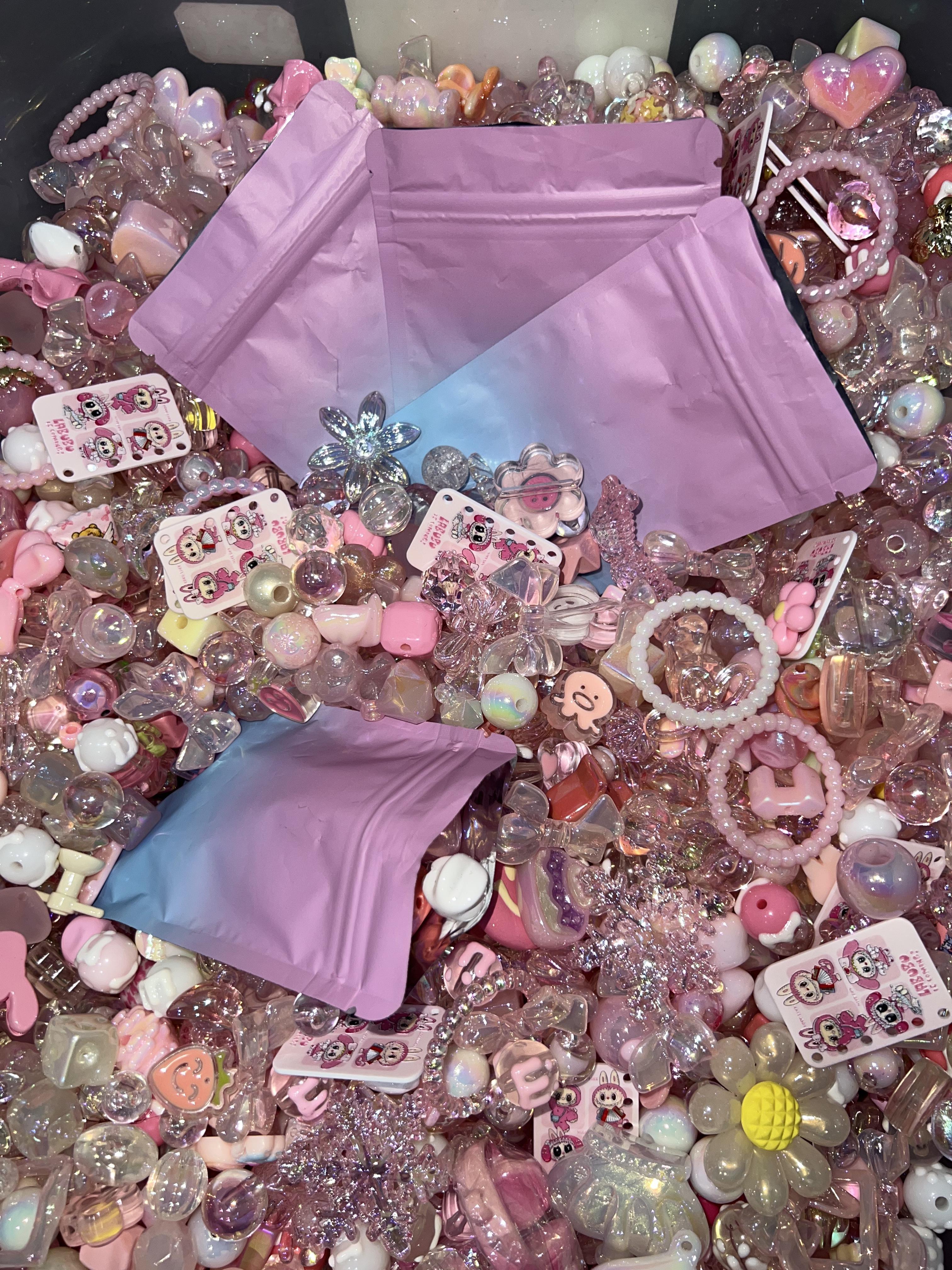 ビーズ初心者に優しいアクリルビーズDIYクラフトキット輝くブレスレット&ストラップクラフトセット自由な織りの創造性のために、見事なブレスレットとキーホルダーを作成してください!