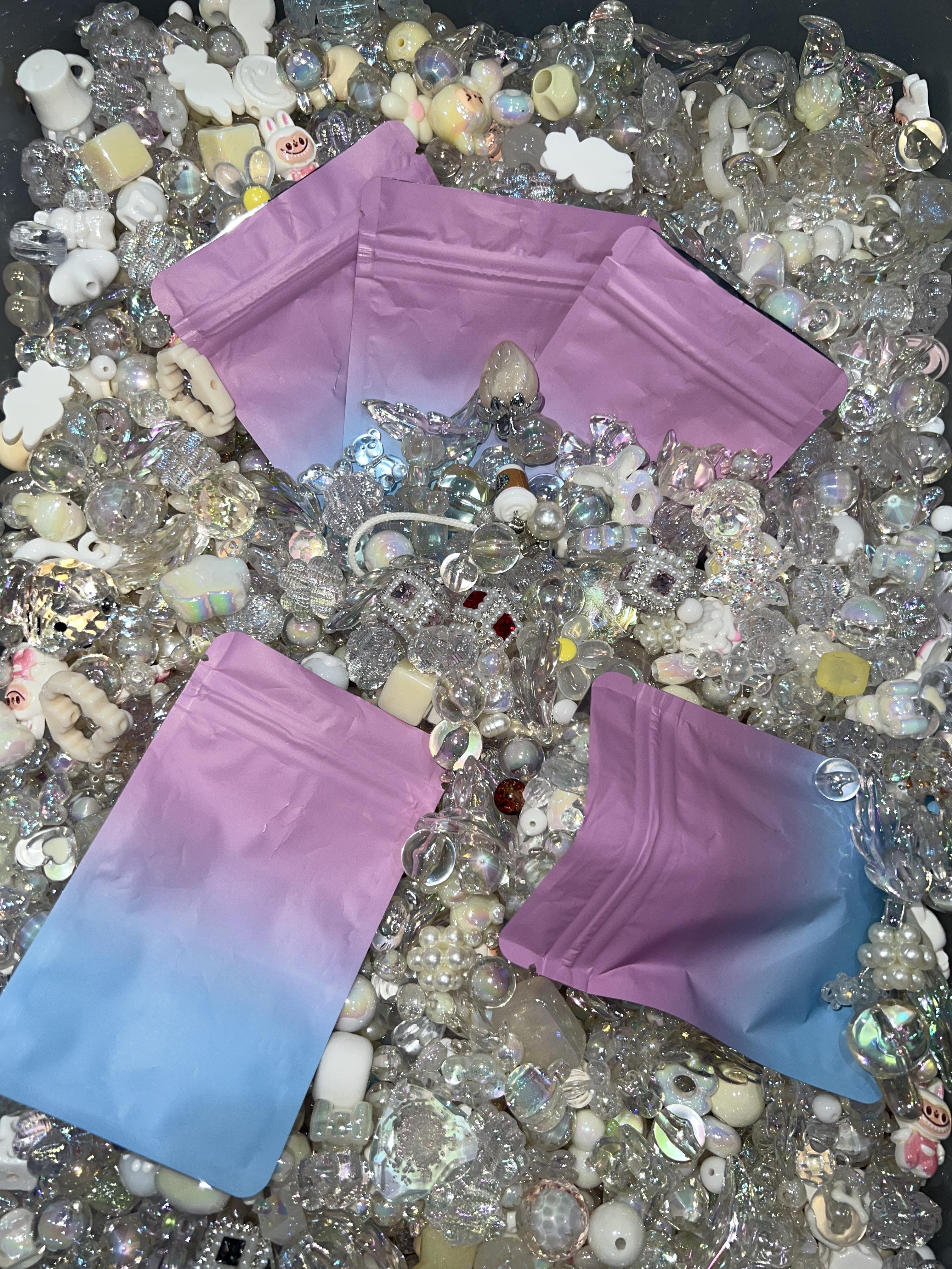 ビーズ初心者に優しいアクリルビーズDIYクラフトキット輝くブレスレット&ストラップクラフトセット自由な織りの創造性のために、見事なブレスレットとキーホルダーを作成してください!